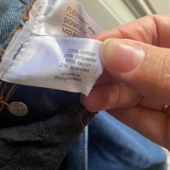 Lane Bryant Jean Bermuda Shorts 26 Flex Magic Waistband Signature Fit Mid Rise - Picture 8 of 9